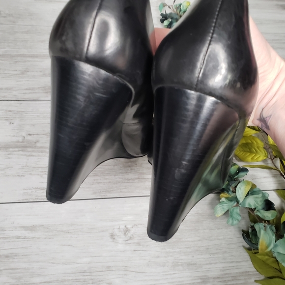 Tory Burch Wedges Black Heels Leather 11 Gold T Logo - Picture 8 of 12